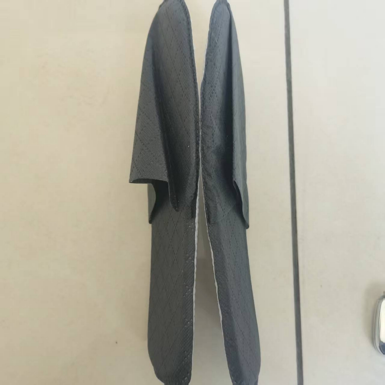 91家纺网 家纺一手货源 找家纺 （总）安力森/诚臻酒店用品 2025新款酒店民宿专用深灰 格纹防滑拖鞋 客房待客简约一次性拖鞋