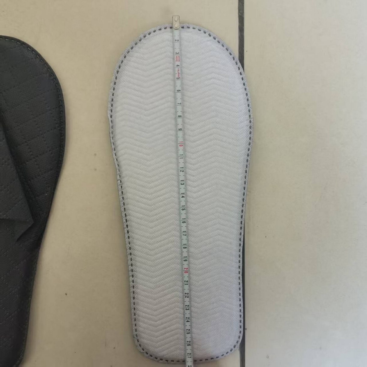 91家纺网 家纺一手货源 找家纺 （总）安力森/诚臻酒店用品 2025新款酒店民宿专用深灰 格纹防滑拖鞋 客房待客简约一次性拖鞋