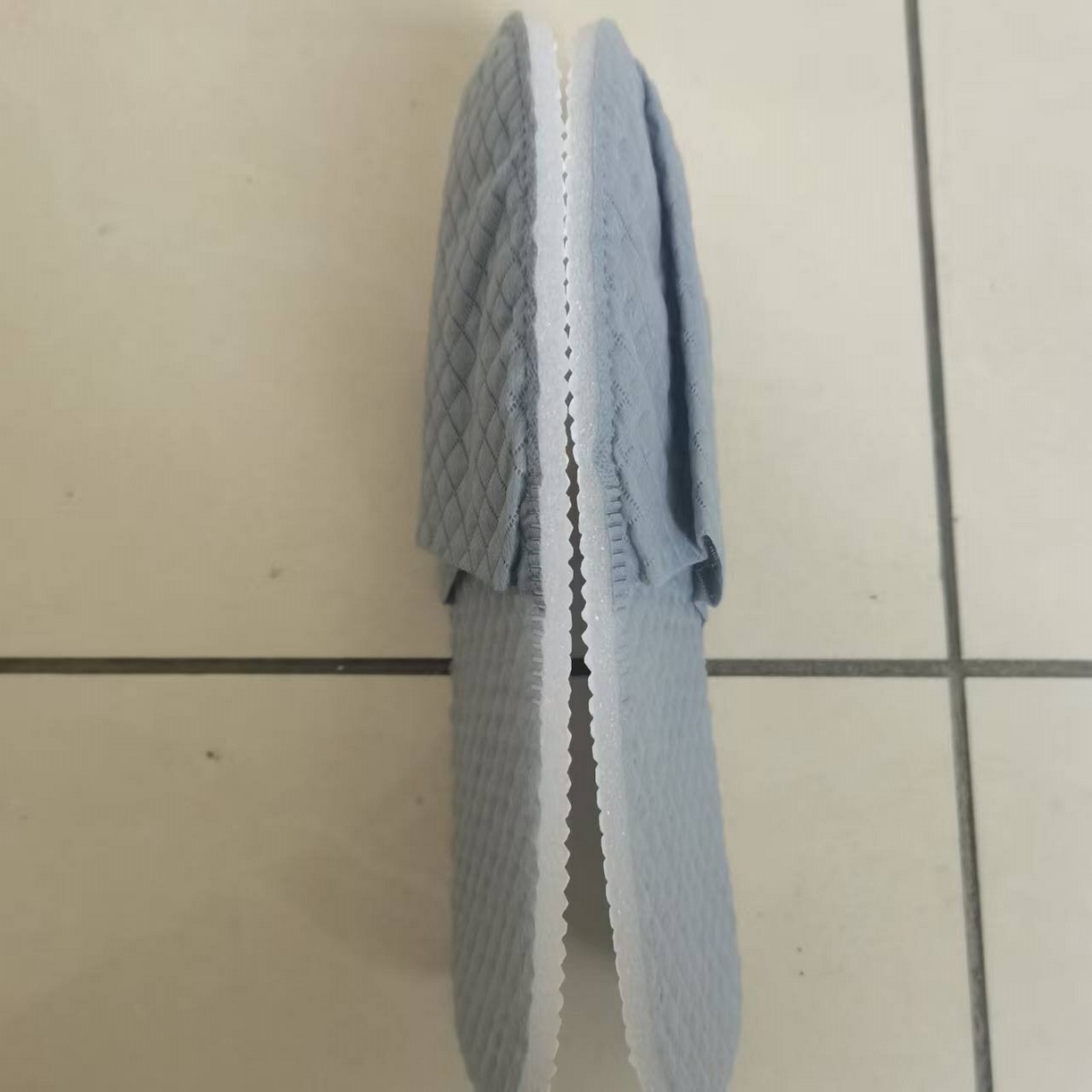 91家纺网 家纺一手货源 找家纺 （总）安力森/诚臻酒店用品 2025新款酒店民宿 专用灰色格纹防滑拖鞋  客房待客一次性舒适拖鞋