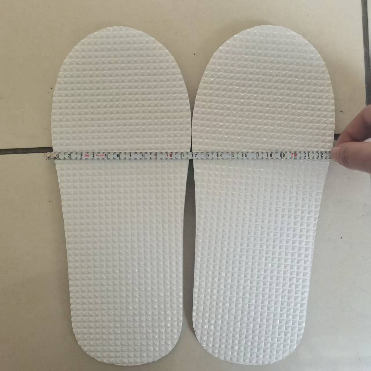 91家纺网 家纺一手货源 找家纺 （总）安力森/诚臻酒店用品 2025新款酒店民宿 专用灰色格纹防滑拖鞋  客房待客一次性舒适拖鞋