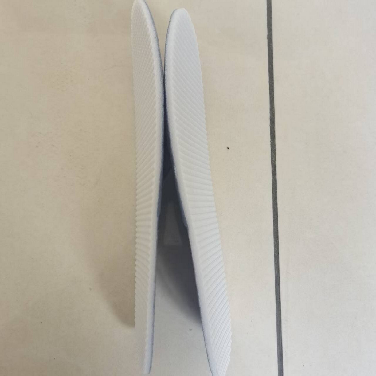 91家纺网 家纺一手货源 找家纺 （总）安力森/诚臻酒店用品 2025新款酒店民宿专用灰色防滑待客拖鞋 带标简约商务风客房一次性拖鞋