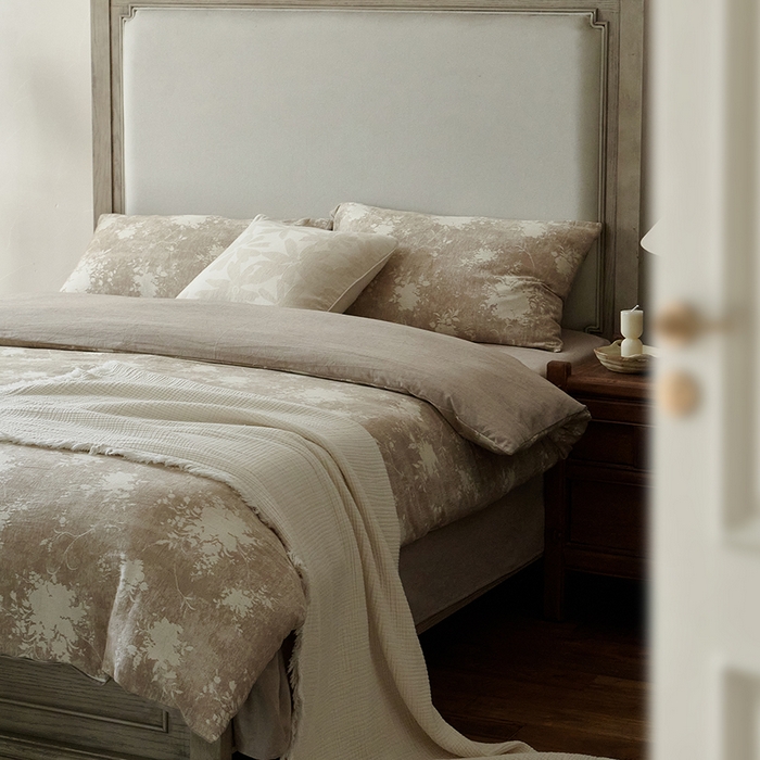 91家纺网 家纺一手货源 找家纺 子和家居 2025新款棉麻色织提花四件套-浮影暗香 （会员享受会员折扣 标准控价：券后不低于298元 加大控价：券后不低于318元） 浮影暗香-芍香