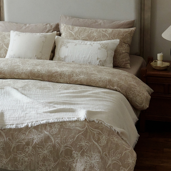 91家纺网 家纺一手货源 找家纺 子和家居 2025新款棉麻色织提花四件套-浮影暗香 （会员享受会员折扣 标准控价：券后不低于298元 加大控价：券后不低于318元） 浮影暗香-鸢尾