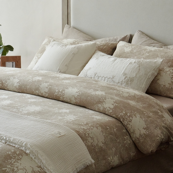 91家纺网 家纺一手货源 找家纺 子和家居 2025新款棉麻色织提花四件套-浮影暗香 （会员享受会员折扣 标准控价：券后不低于298元 加大控价：券后不低于318元） 浮影暗香-芍香