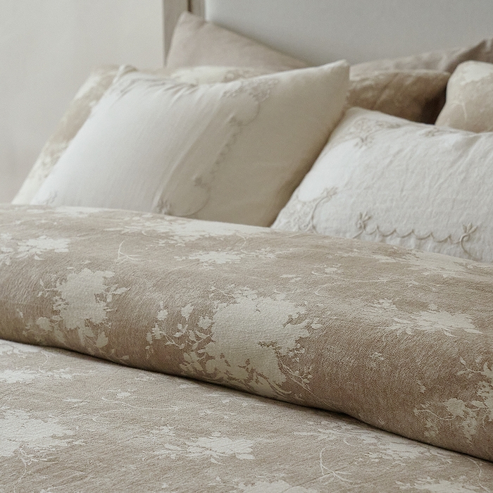 91家纺网 家纺一手货源 找家纺 子和家居 2025新款棉麻色织提花四件套-浮影暗香 （会员享受会员折扣 标准控价：券后不低于298元 加大控价：券后不低于318元） 浮影暗香-芍香