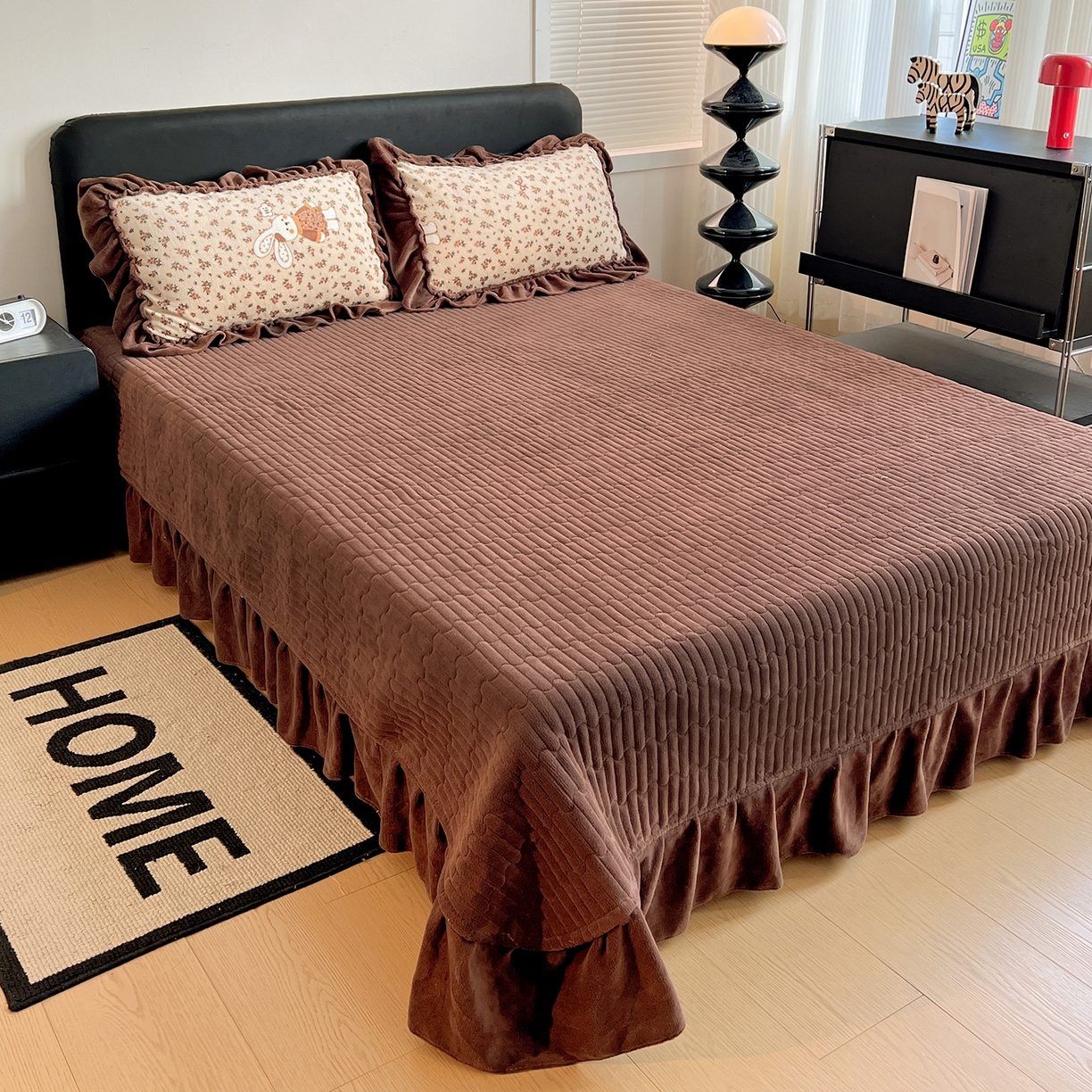 91家纺网 家纺一手货源 找家纺 富米莱（原臻工厂） 2025新款热卖舒适大宽花边牛奶绒床盖床裙四件套 爆款大花边-奶油碎花兔