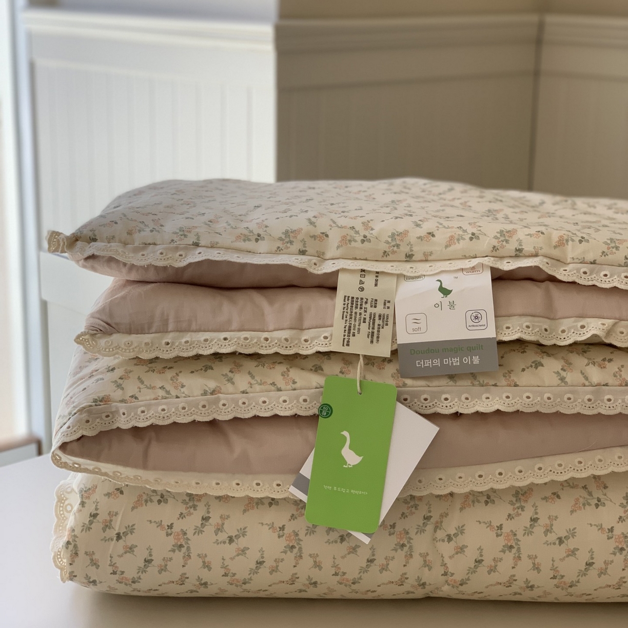 91家纺网 家纺一手货源 找家纺 汇庭 2025秋冬新品慕斯春秋被子被芯系列 花意粉