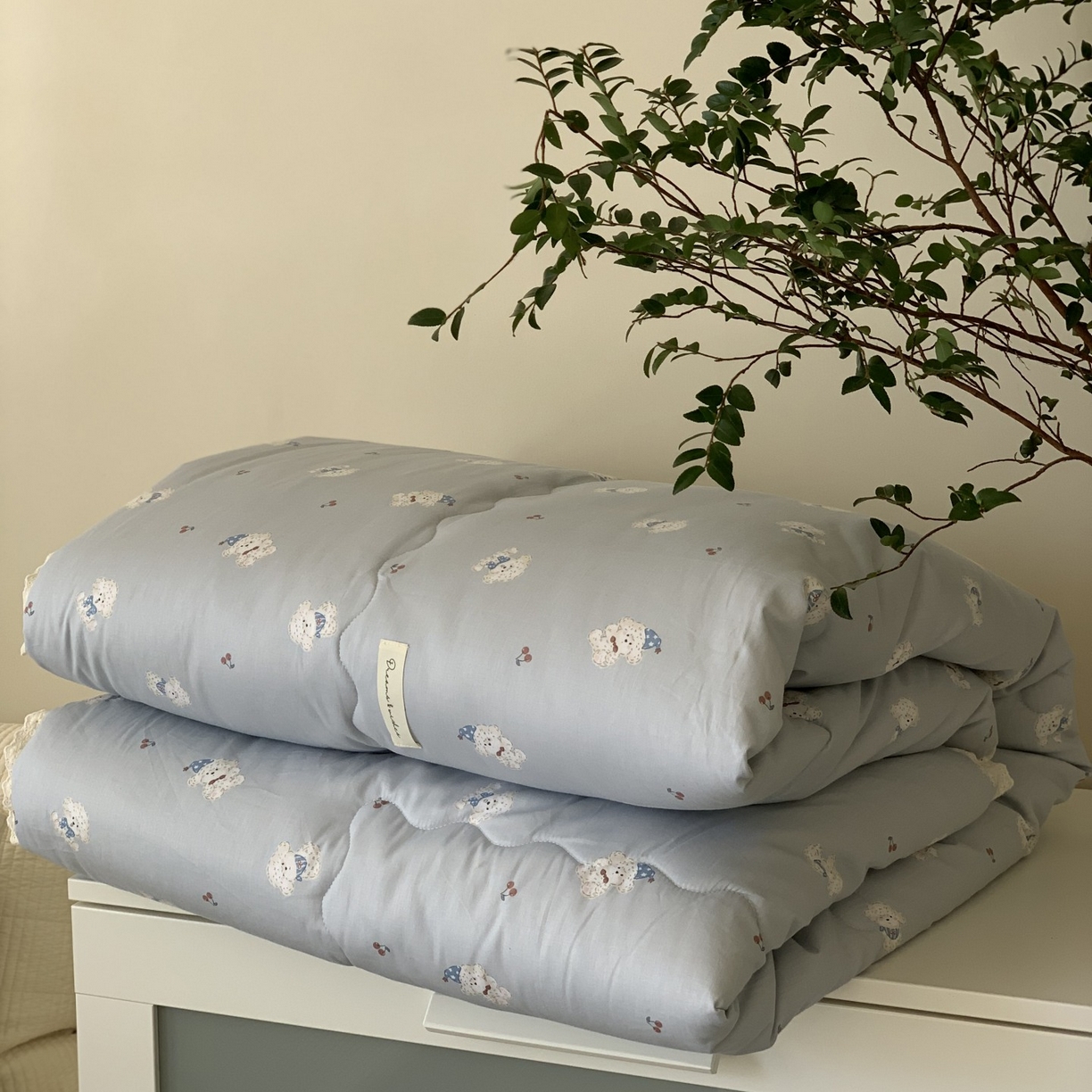 91家纺网 家纺一手货源 找家纺 汇庭 2025秋冬新品慕斯春秋被子被芯系列 蓝色小狗