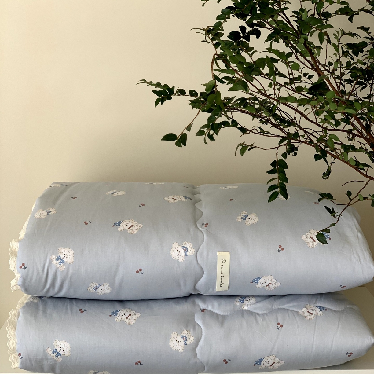 91家纺网 家纺一手货源 找家纺 汇庭 2025秋冬新品慕斯春秋被子被芯系列 蓝色小狗