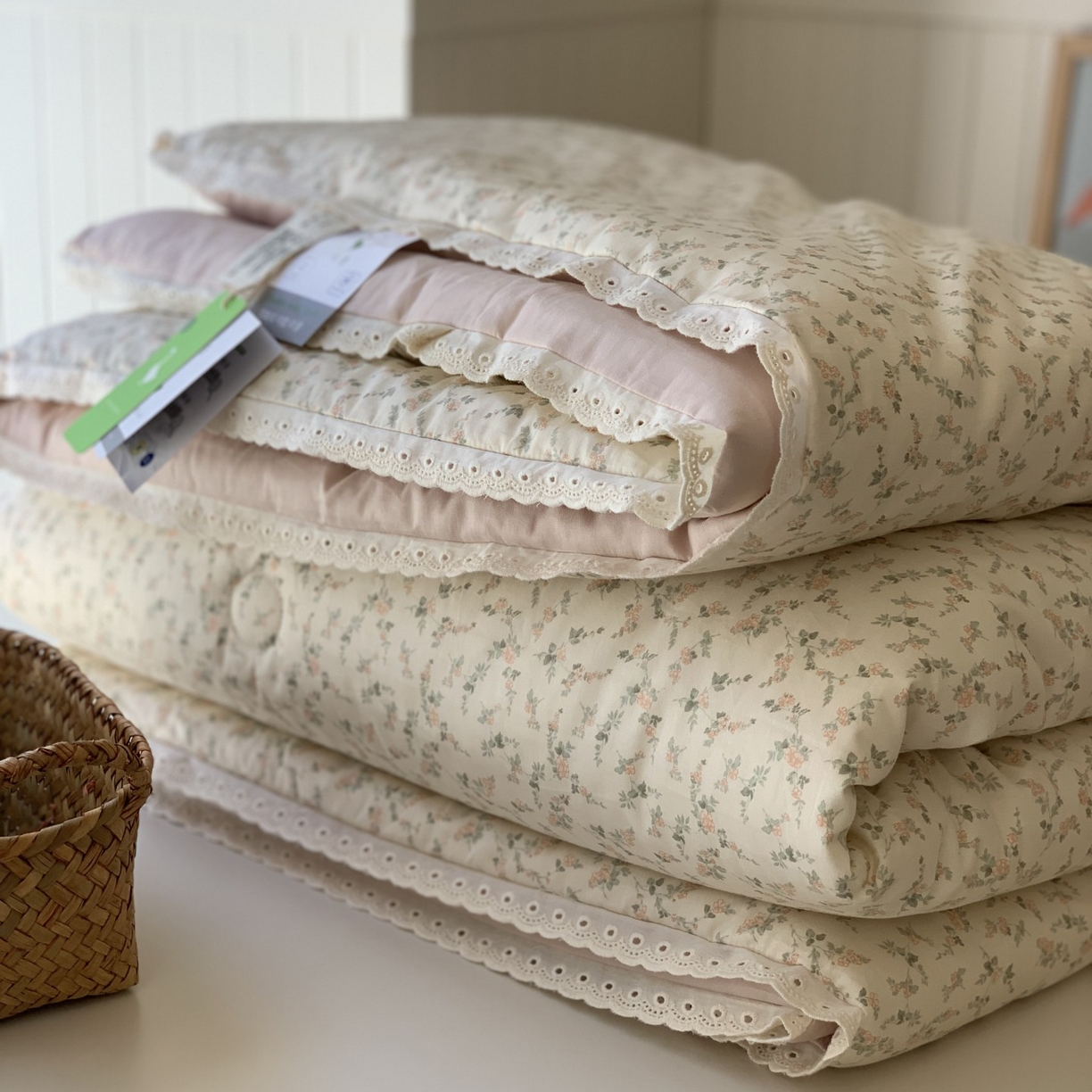 91家纺网 家纺一手货源 找家纺 汇庭 2025秋冬新品慕斯春秋被子被芯系列 花意粉