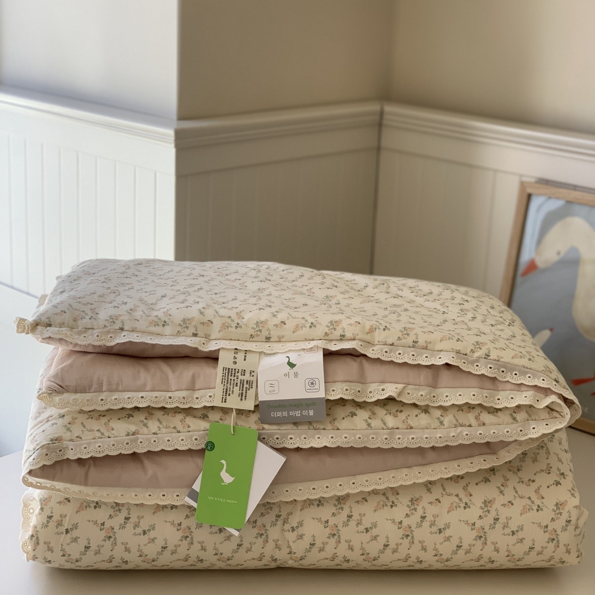 91家纺网 家纺一手货源 找家纺 汇庭 2025秋冬新品慕斯春秋被子被芯系列 花意粉