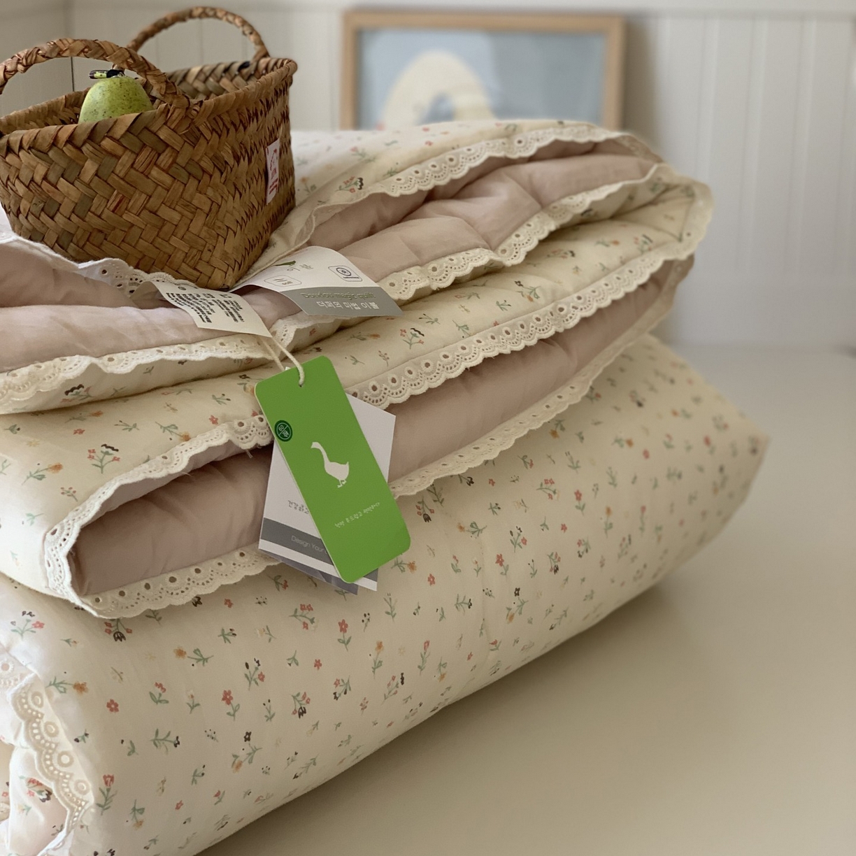 91家纺网 家纺一手货源 找家纺 汇庭 2025秋冬新品慕斯春秋被子被芯系列 小花点点