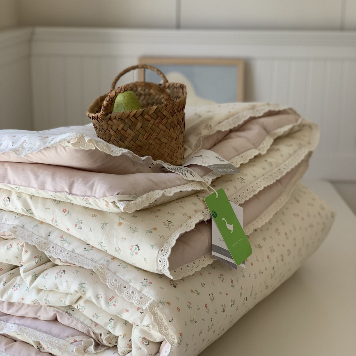 91家纺网 家纺一手货源 找家纺 汇庭 2025秋冬新品慕斯春秋被子被芯系列 小花点点