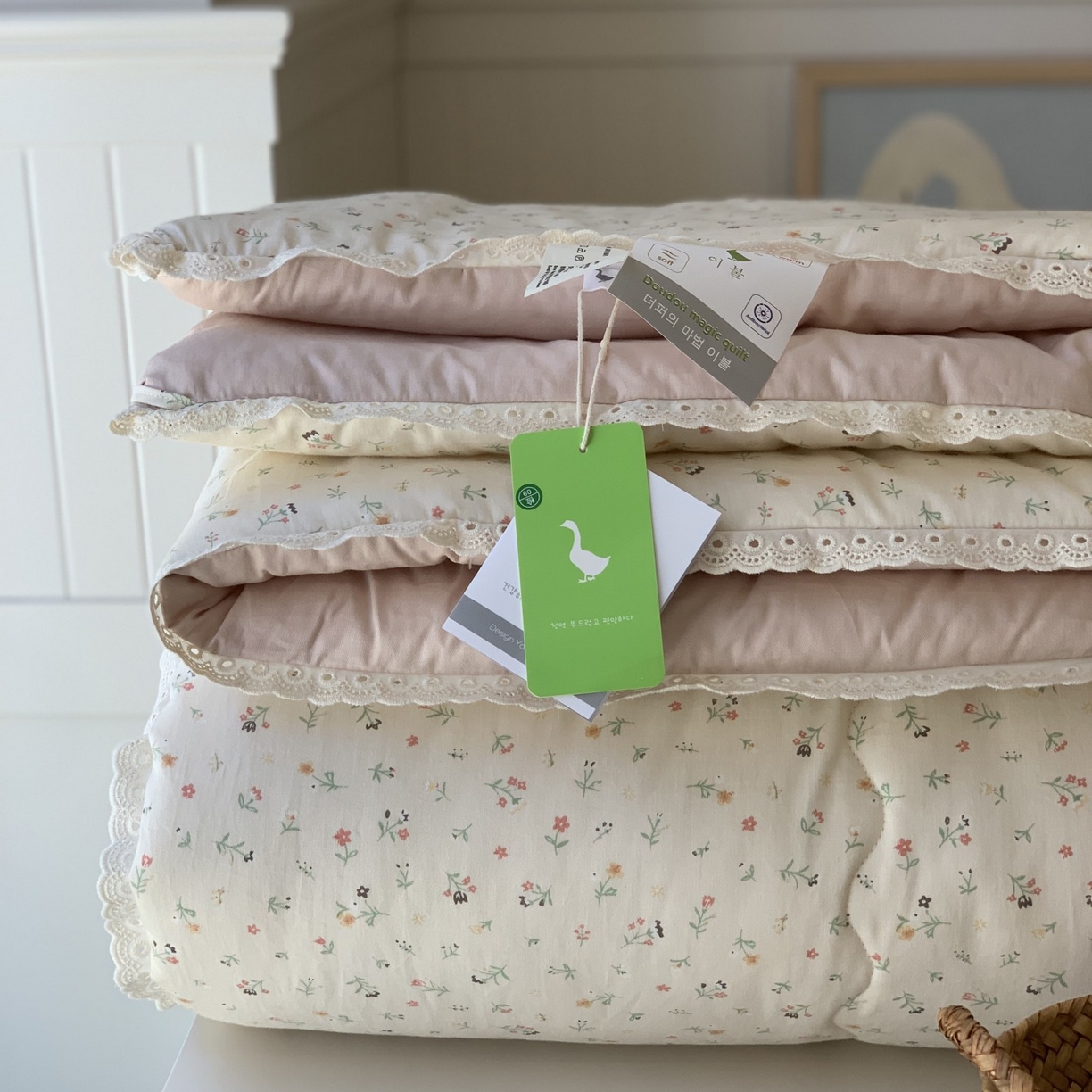 91家纺网 家纺一手货源 找家纺 汇庭 2025秋冬新品慕斯春秋被子被芯系列 小花点点