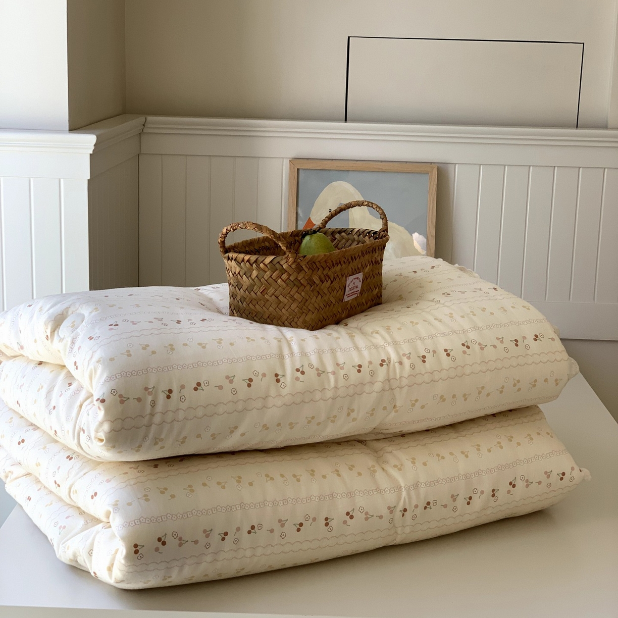 91家纺网 家纺一手货源 找家纺 汇庭 2025秋冬新品慕斯春秋被子被芯系列 樱桃彩色