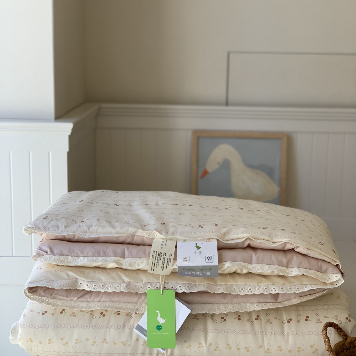 91家纺网 家纺一手货源 找家纺 汇庭 2025秋冬新品慕斯春秋被子被芯系列 樱桃彩色