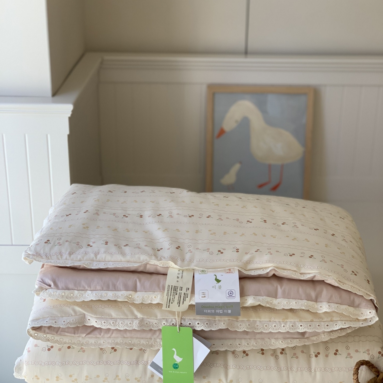 91家纺网 家纺一手货源 找家纺 汇庭 2025秋冬新品慕斯春秋被子被芯系列 樱桃彩色