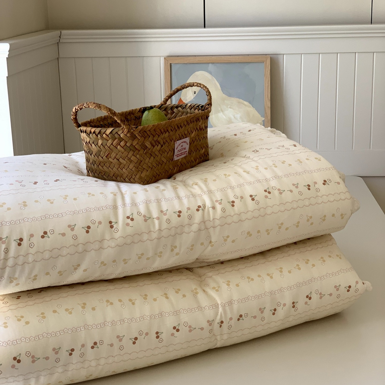 91家纺网 家纺一手货源 找家纺 汇庭 2025秋冬新品慕斯春秋被子被芯系列 樱桃彩色