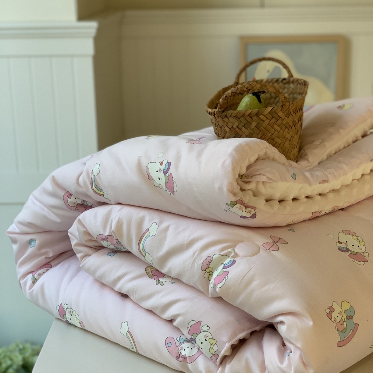 91家纺网 家纺一手货源 找家纺 汇庭 2025秋冬新品60s长绒棉单人豆豆冬被子被芯 甜甜猫