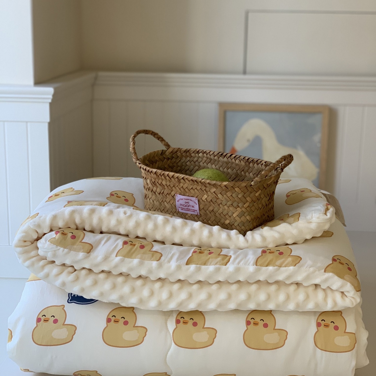 91家纺网 家纺一手货源 找家纺 汇庭 2025秋冬新品60s长绒棉单人豆豆冬被子被芯 可达鸭