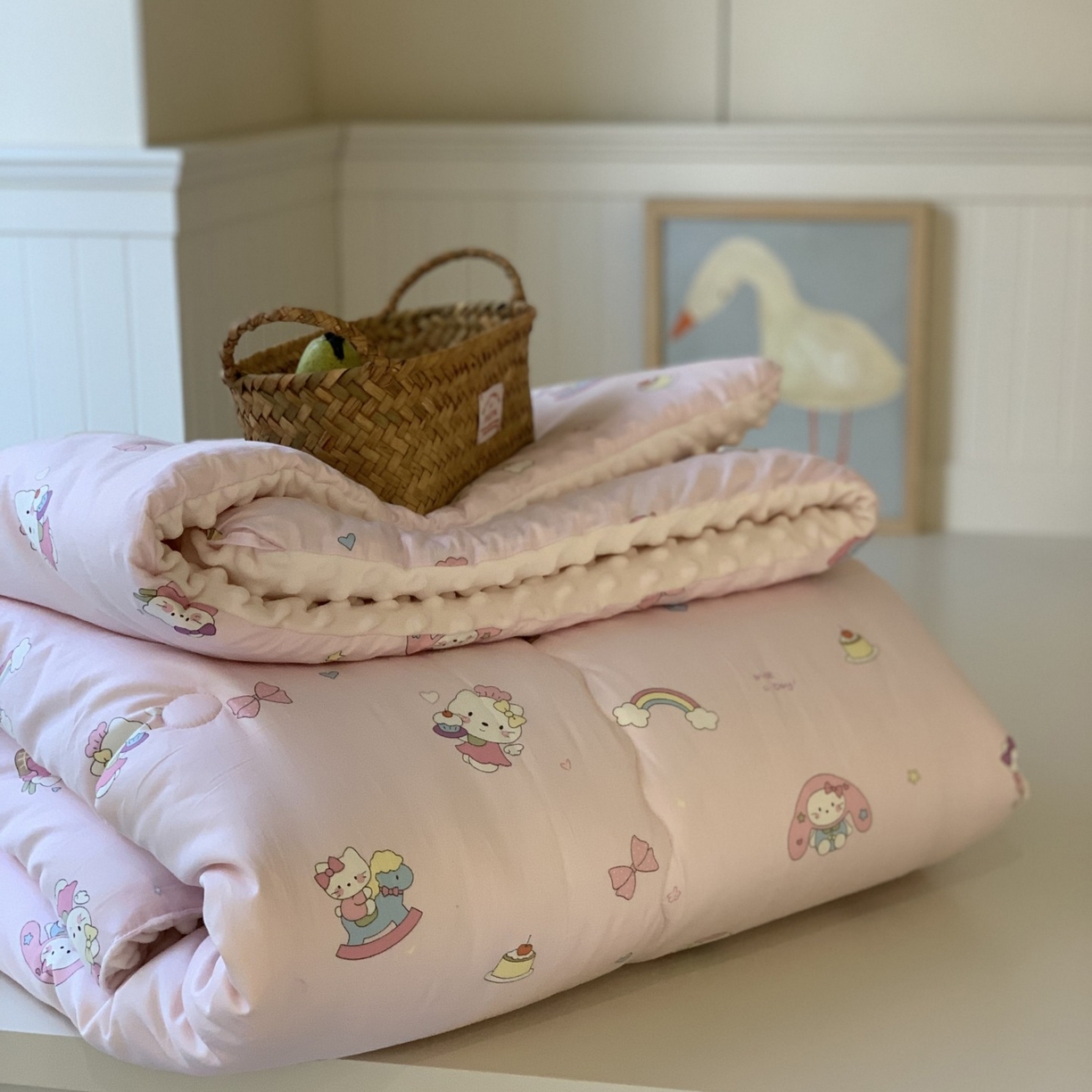 91家纺网 家纺一手货源 找家纺 汇庭 2025秋冬新品60s长绒棉单人豆豆冬被子被芯 甜甜猫