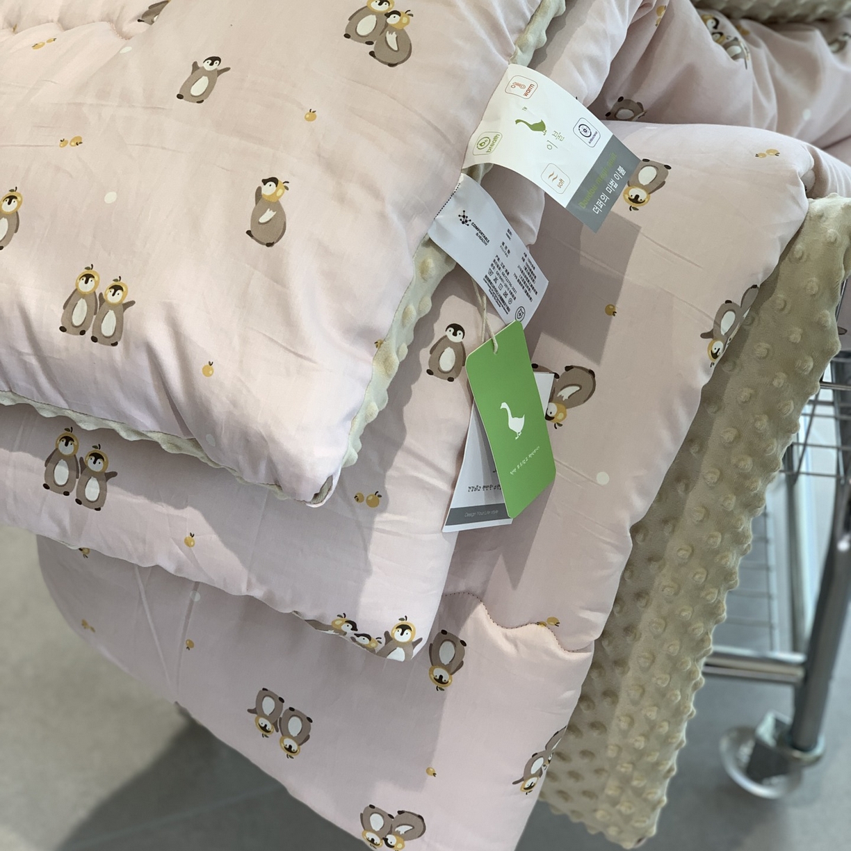 91家纺网 家纺一手货源 找家纺 汇庭 2025秋冬新品60s长绒棉单人豆豆冬被子被芯 小企鹅