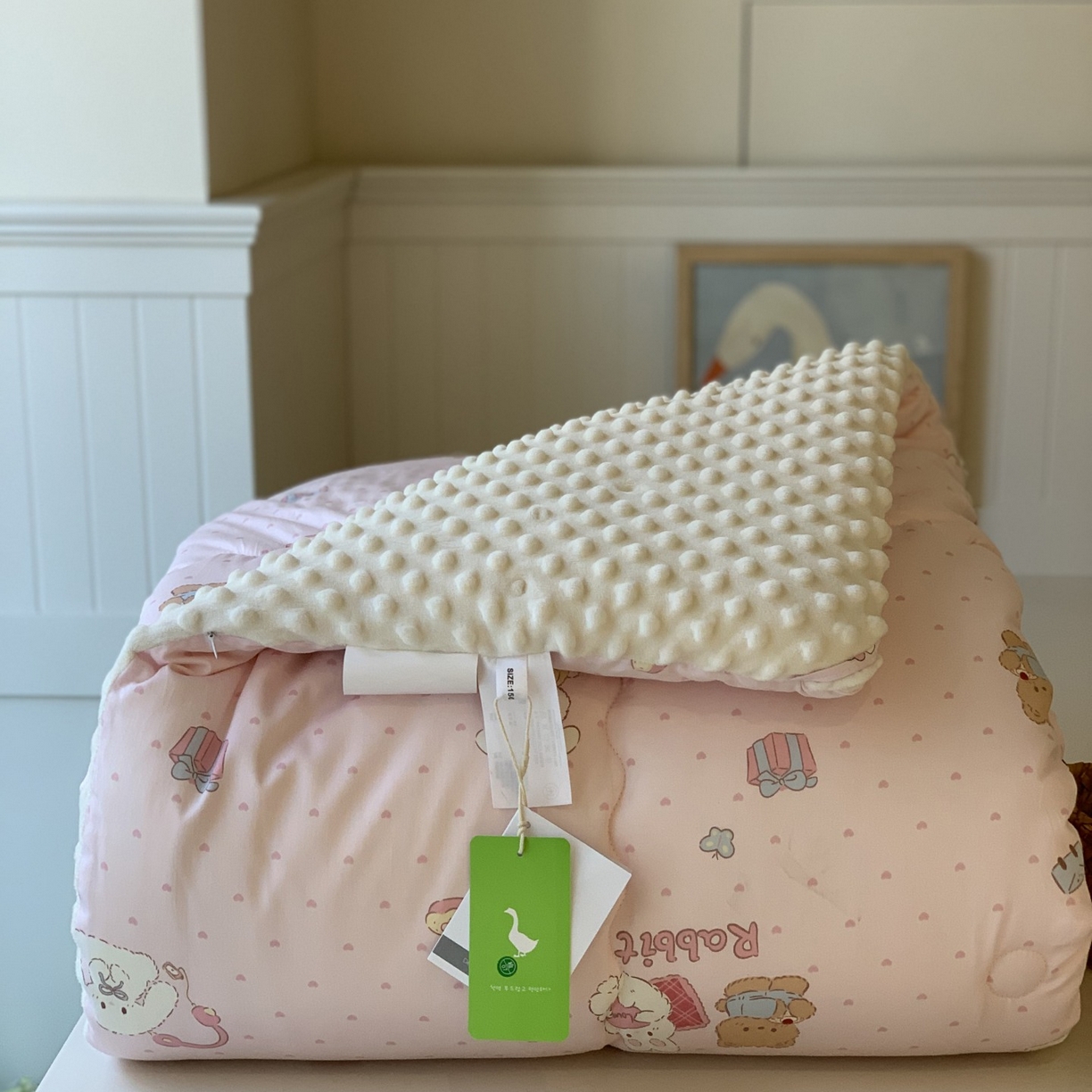 91家纺网 家纺一手货源 找家纺 汇庭 2025秋冬新品60s长绒棉单人豆豆冬被子被芯 甜蜜派