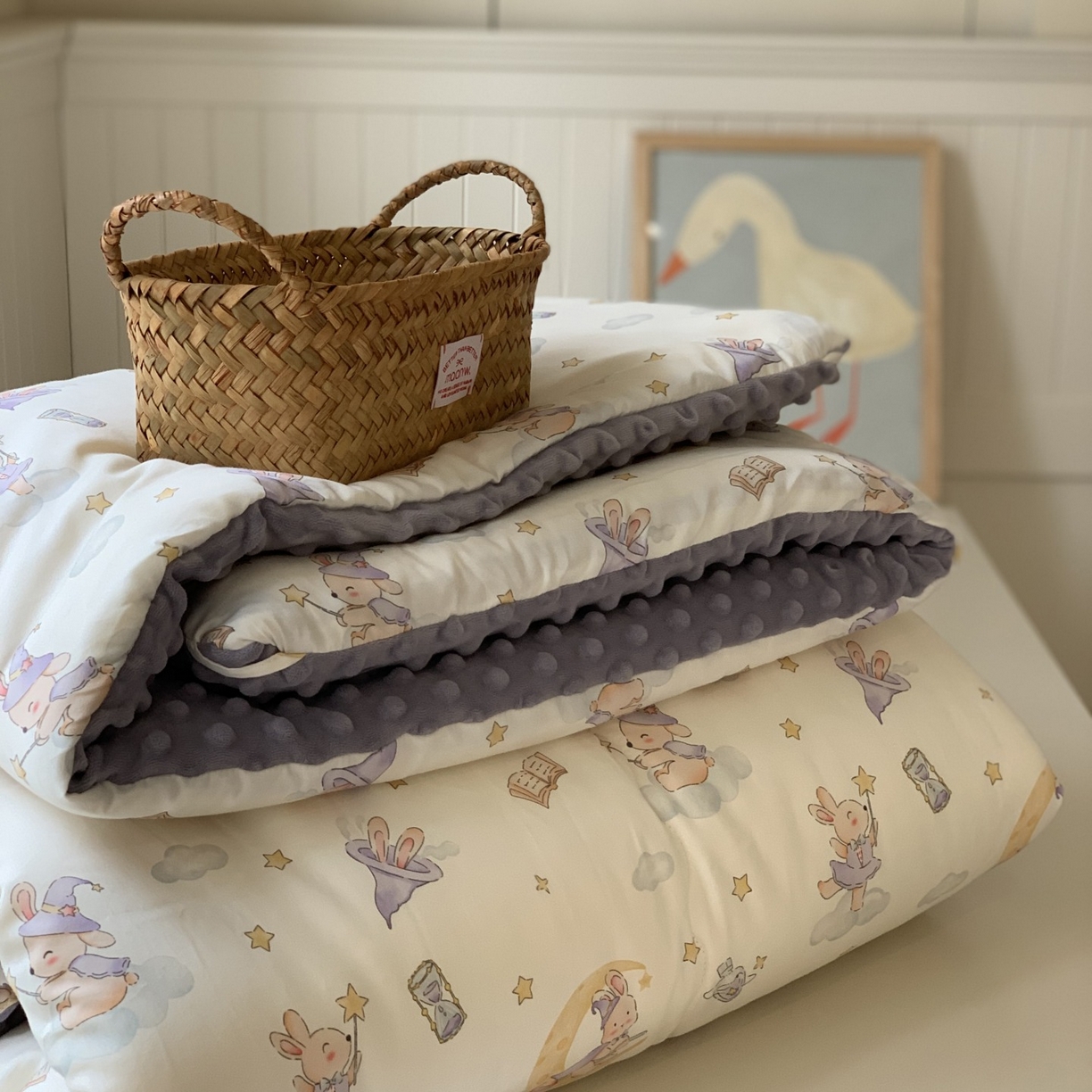 91家纺网 家纺一手货源 找家纺 汇庭 2025秋冬新品60s长绒棉单人豆豆冬被子被芯 紫精灵