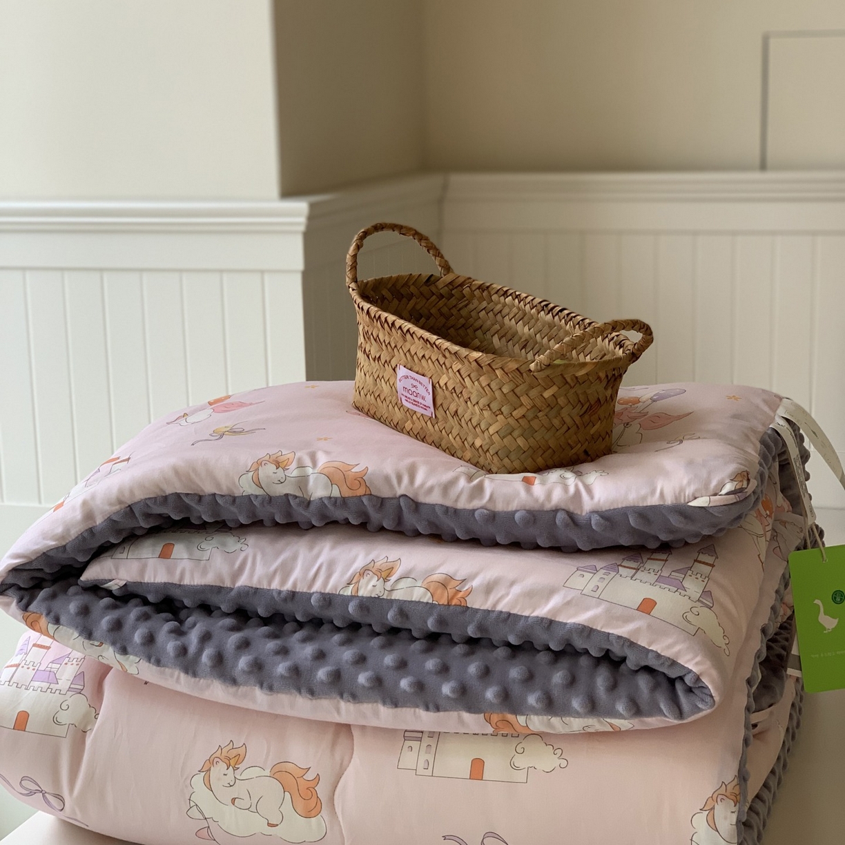 91家纺网 家纺一手货源 找家纺 汇庭 2025秋冬新品60s长绒棉单人豆豆冬被子被芯 城堡粉