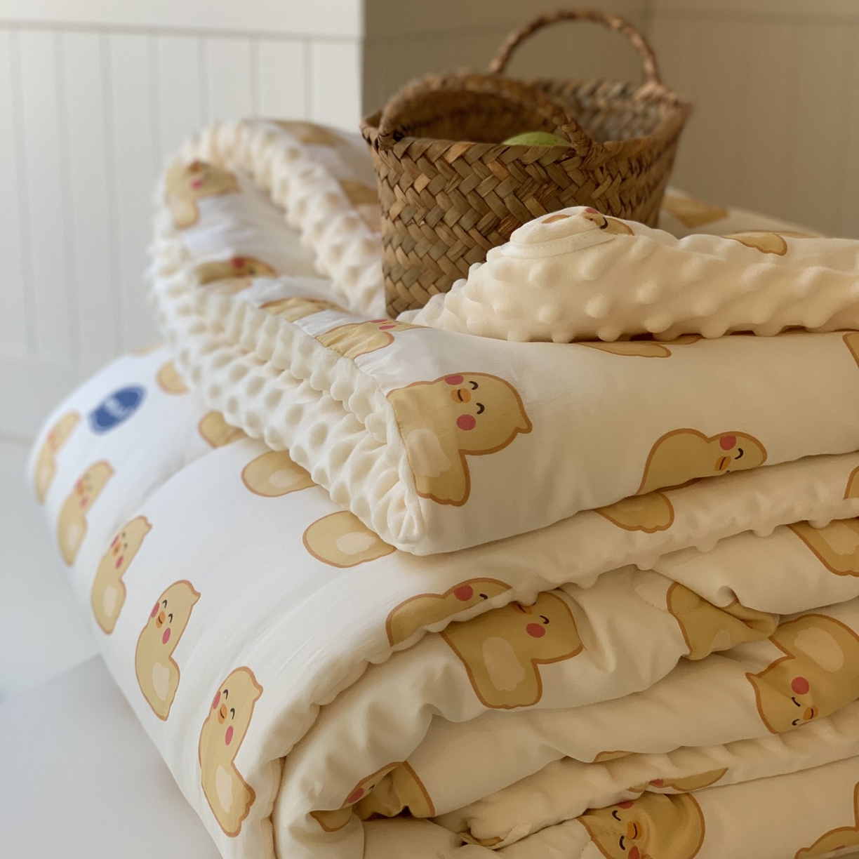 91家纺网 家纺一手货源 找家纺 汇庭 2025秋冬新品60s长绒棉单人豆豆冬被子被芯 可达鸭