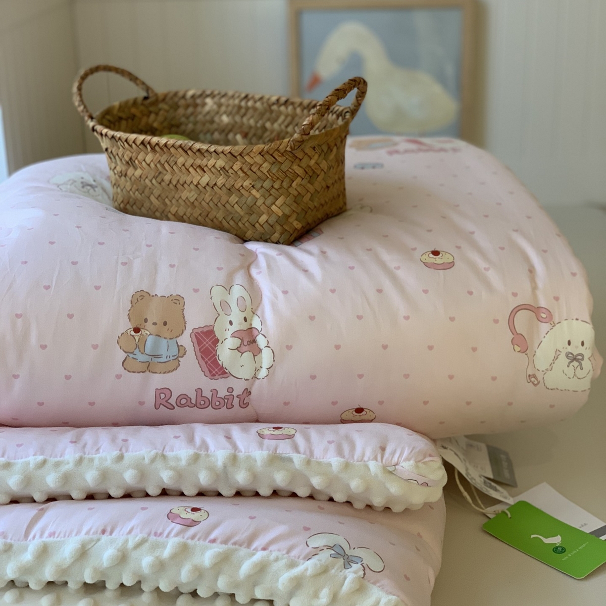 91家纺网 家纺一手货源 找家纺 汇庭 2025秋冬新品60s长绒棉单人豆豆冬被子被芯 甜蜜派