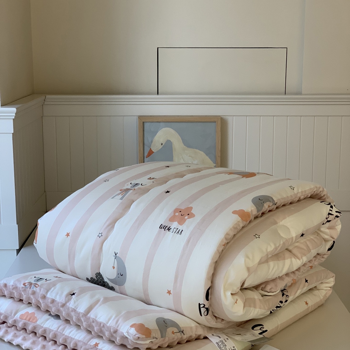 91家纺网 家纺一手货源 找家纺 汇庭 2025秋冬新品60s长绒棉单人豆豆冬被子被芯 星云象