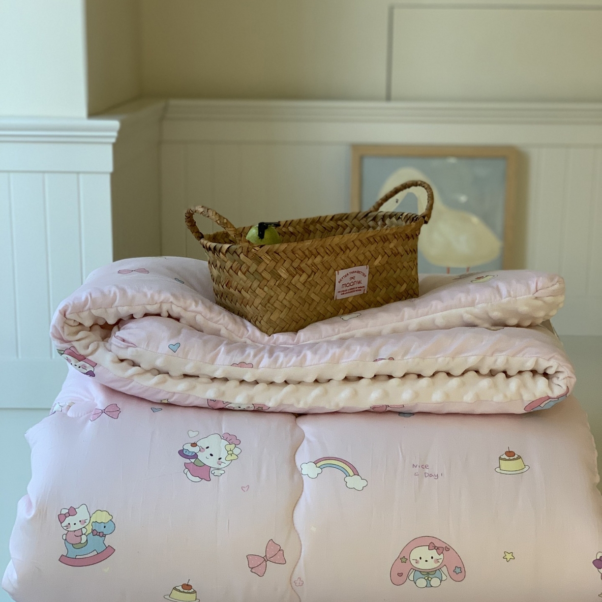 91家纺网 家纺一手货源 找家纺 汇庭 2025秋冬新品60s长绒棉单人豆豆冬被子被芯 甜甜猫