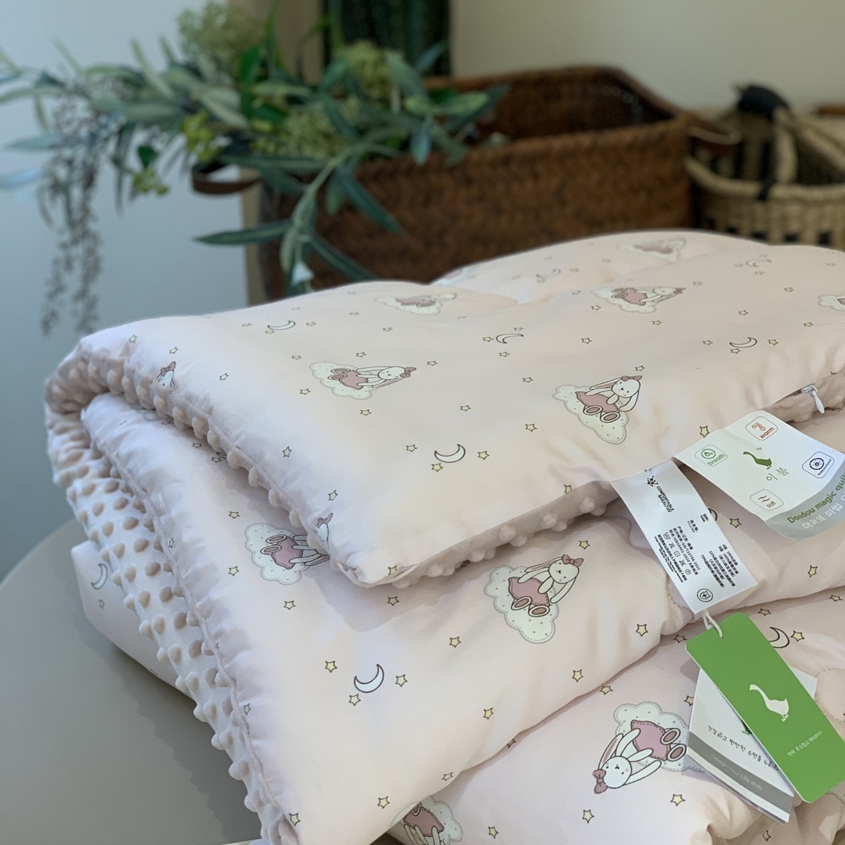 91家纺网 家纺一手货源 找家纺 汇庭 2025秋冬新品60s长绒棉单人豆豆冬被子被芯 甜心兔