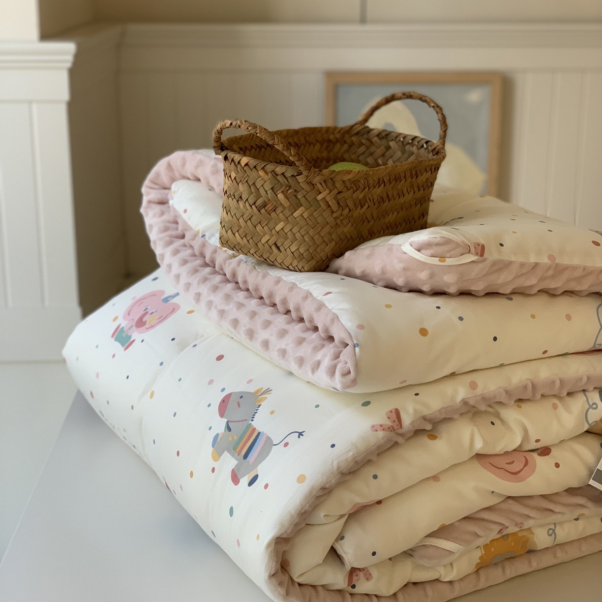 91家纺网 家纺一手货源 找家纺 汇庭 2025秋冬新品60s长绒棉单人豆豆冬被子被芯 小小玛特