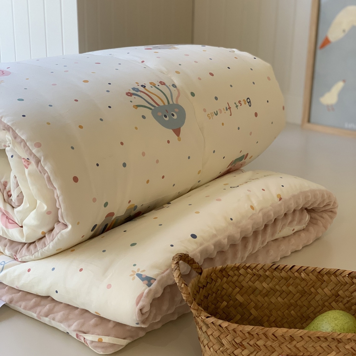 91家纺网 家纺一手货源 找家纺 汇庭 2025秋冬新品60s长绒棉单人豆豆冬被子被芯 小小玛特