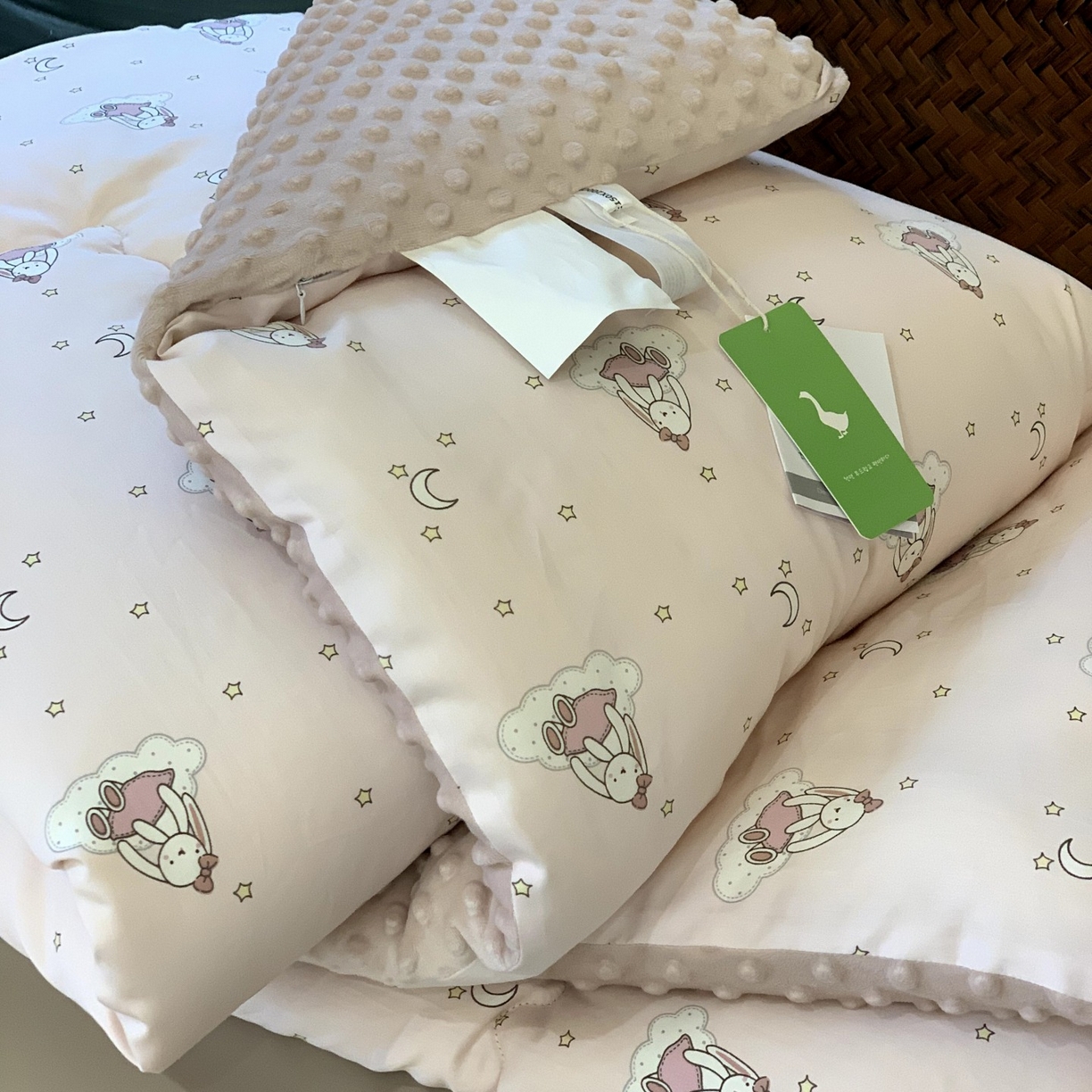 91家纺网 家纺一手货源 找家纺 汇庭 2025秋冬新品60s长绒棉单人豆豆冬被子被芯 甜心兔