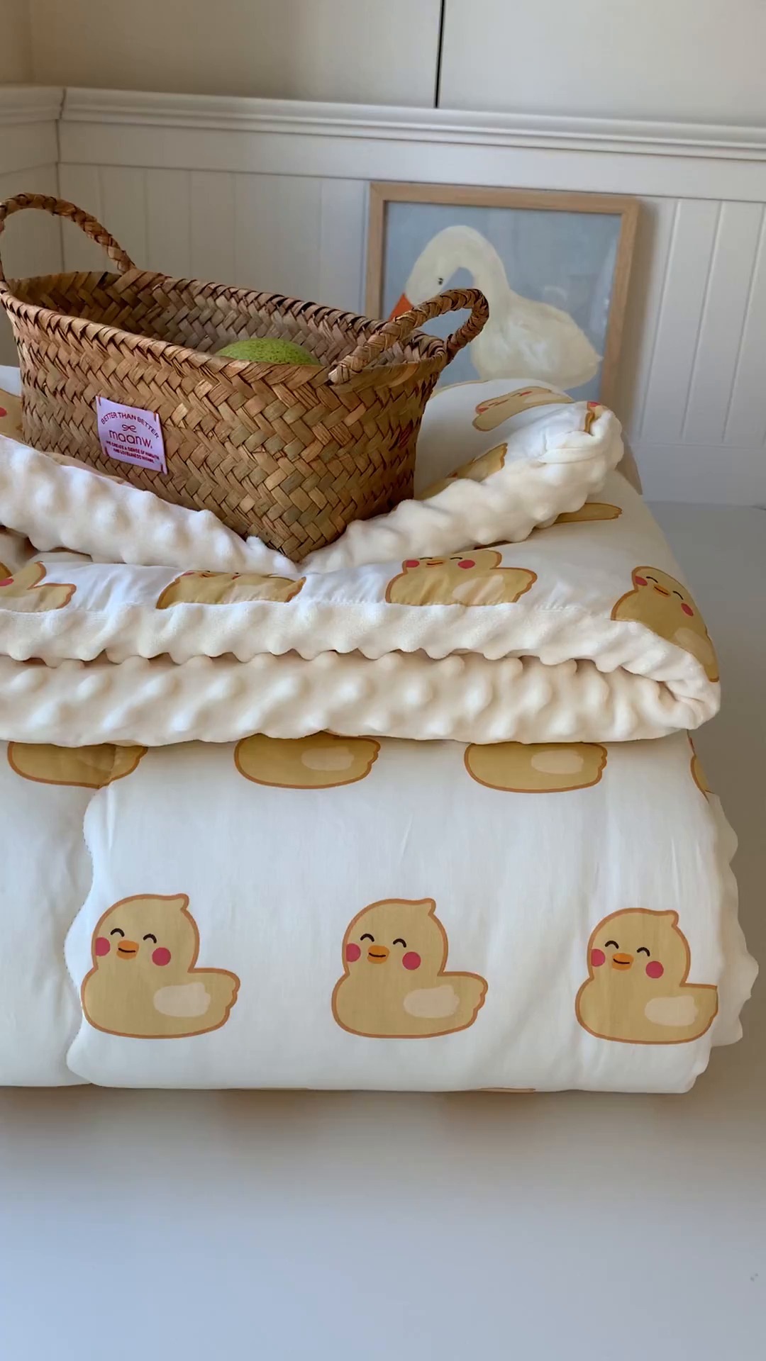 91家纺网 家纺一手货源 找家纺 汇庭 2025秋冬新品60s长绒棉单人豆豆冬被子被芯 可达鸭