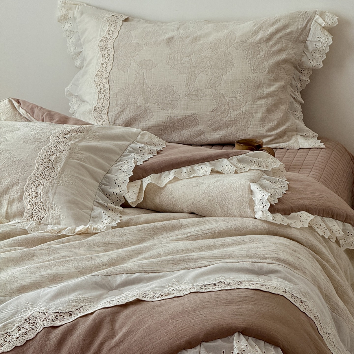 91家纺网 家纺一手货源 找家纺 汇庭 2025秋冬新款禾悦棉麻春秋春悦纱布床盖系列 禾悦咖