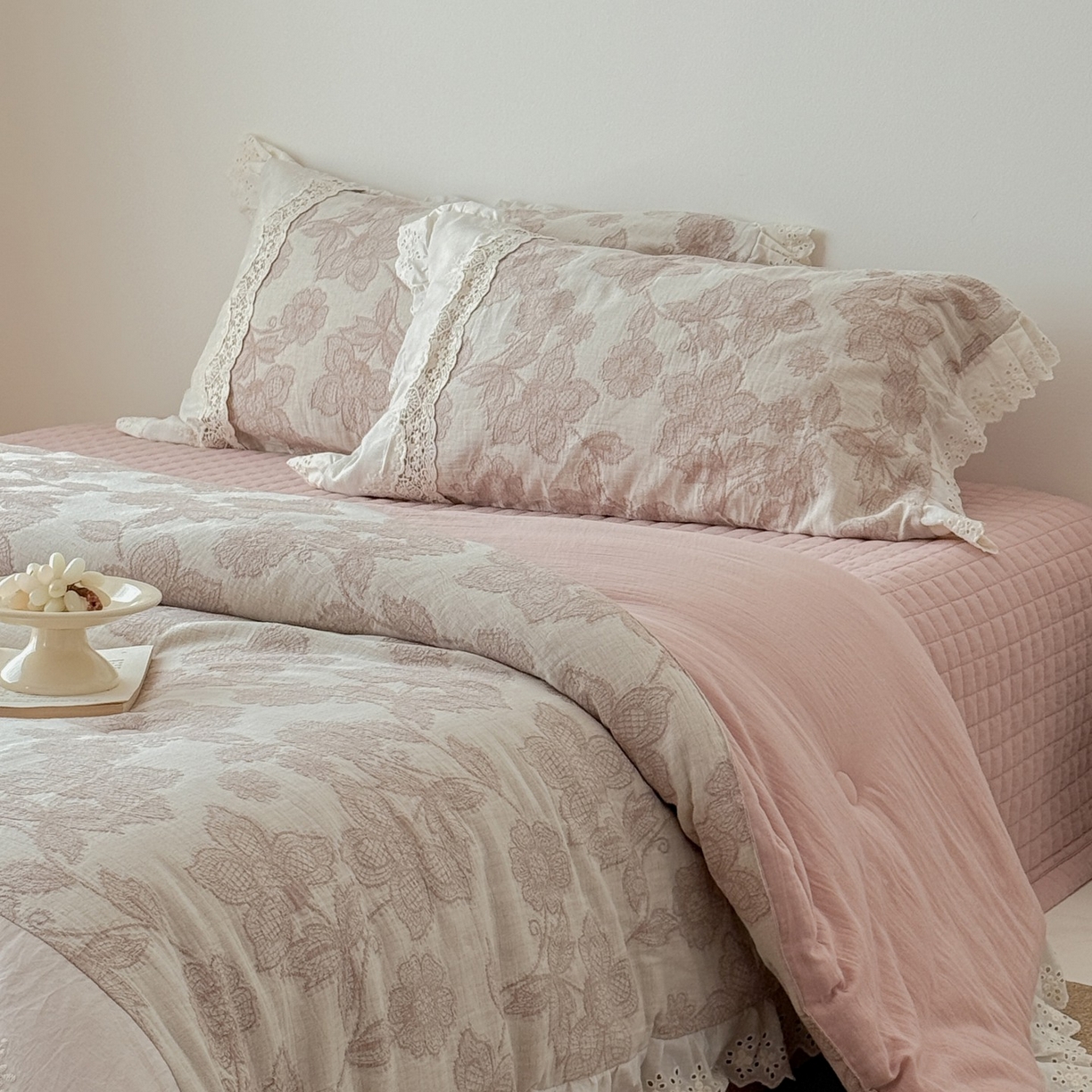 91家纺网 家纺一手货源 找家纺 汇庭 2025秋冬新款禾悦棉麻春秋春悦纱布床盖系列 禾悦粉