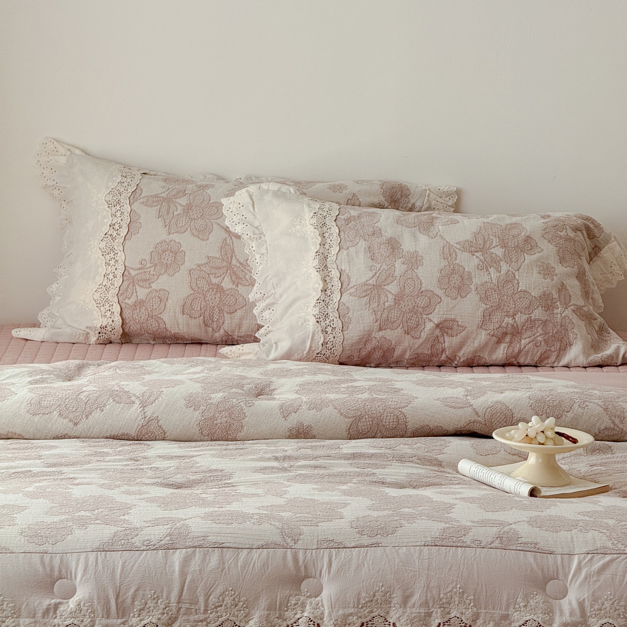 91家纺网 家纺一手货源 找家纺 汇庭 2025秋冬新款禾悦棉麻春秋春悦纱布床盖系列 禾悦粉