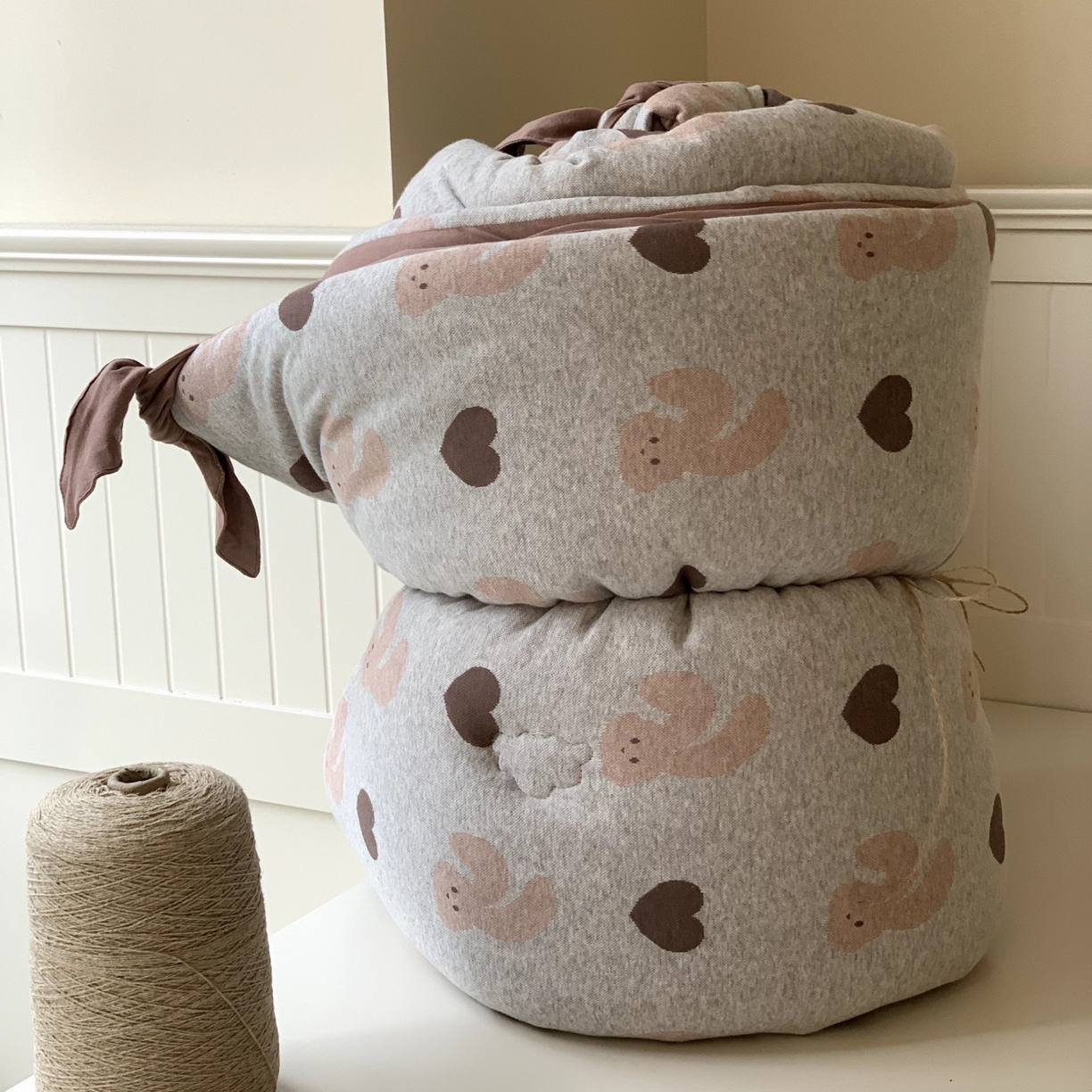 91家纺网 家纺一手货源 找家纺 汇庭 2025秋冬新款小耳朵色织春秋被子被芯系列 红宗小兔