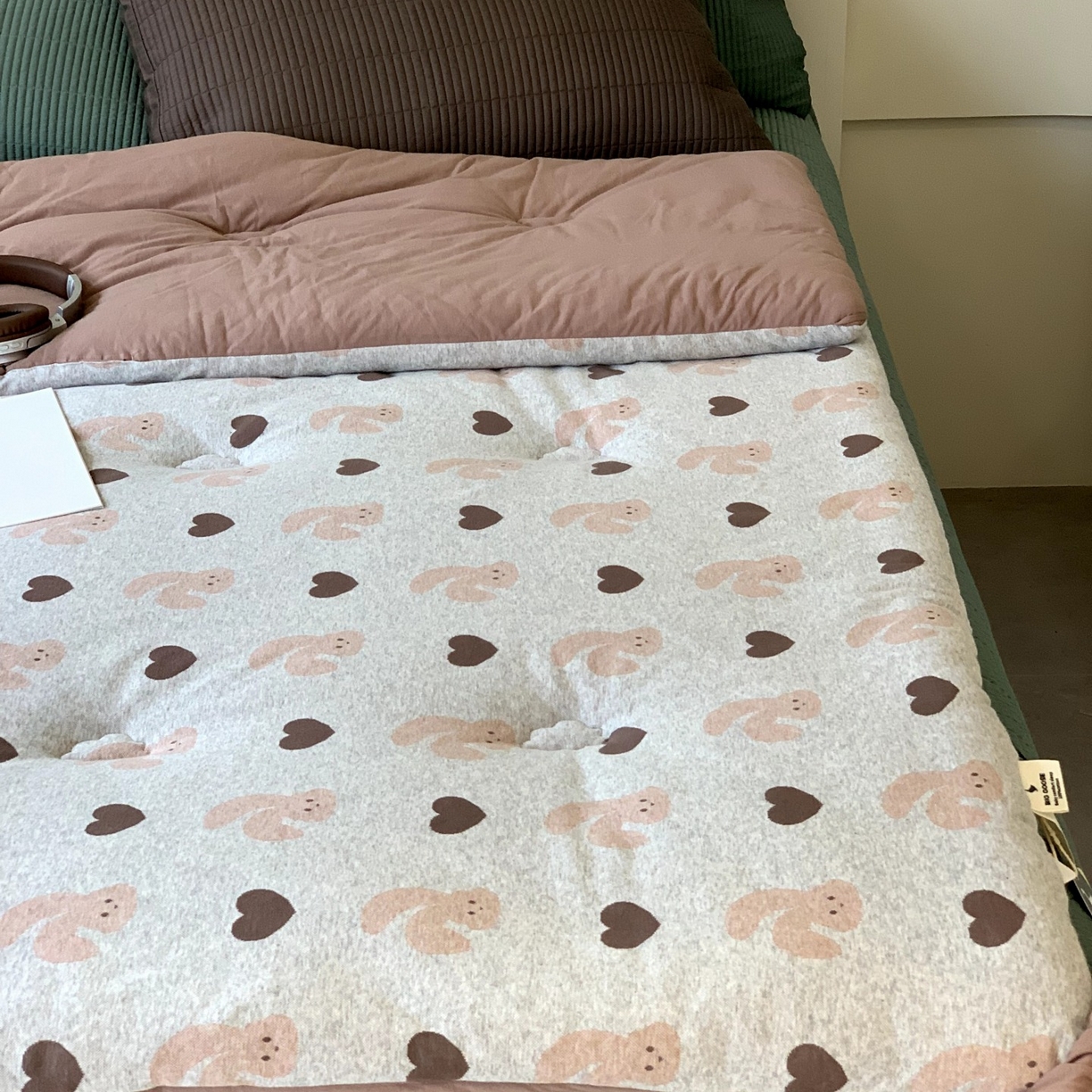 91家纺网 家纺一手货源 找家纺 汇庭 2025秋冬新款小耳朵色织春秋被子被芯系列 红宗小兔