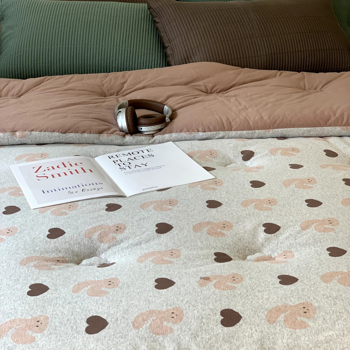 91家纺网 家纺一手货源 找家纺 汇庭 2025秋冬新款小耳朵色织春秋被子被芯系列 红宗小兔