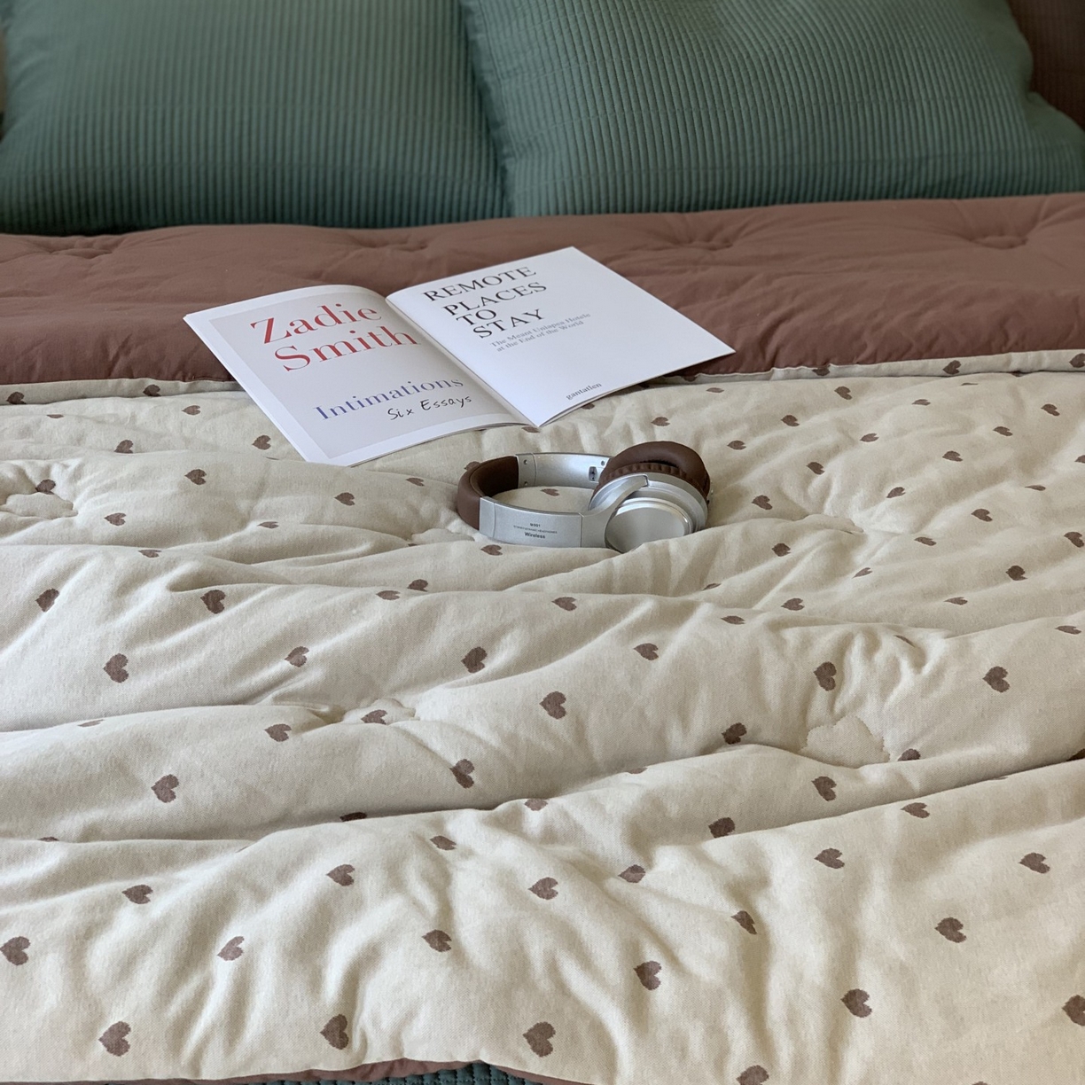 91家纺网 家纺一手货源 找家纺 汇庭 2025秋冬新款小耳朵色织春秋被子被芯系列 小甜心红