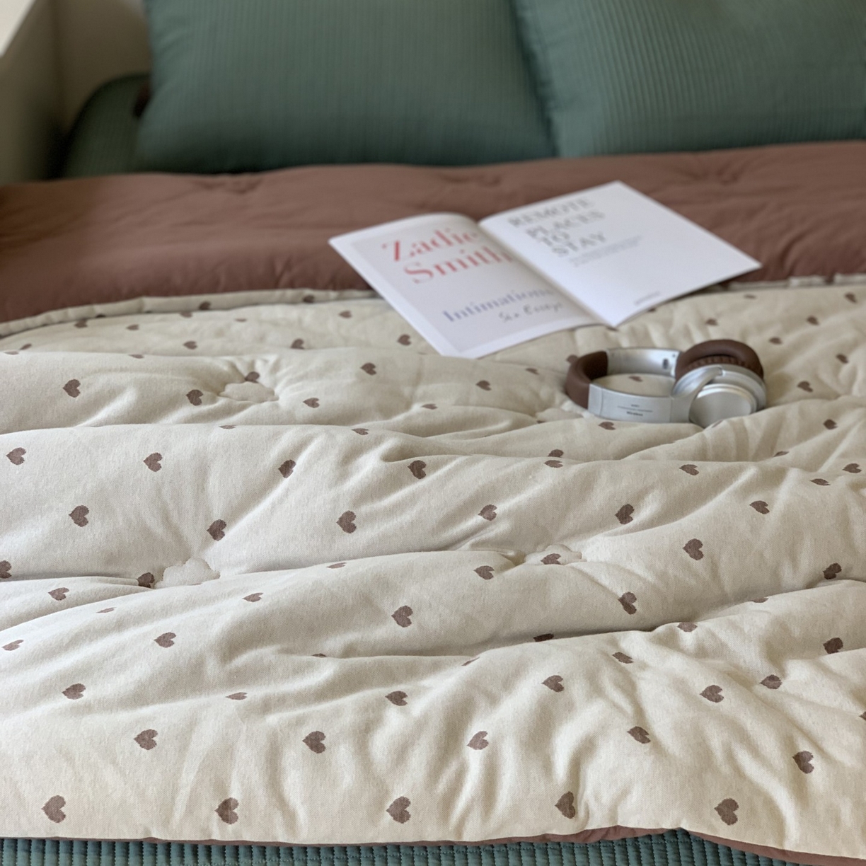 91家纺网 家纺一手货源 找家纺 汇庭 2025秋冬新款小耳朵色织春秋被子被芯系列 小甜心红