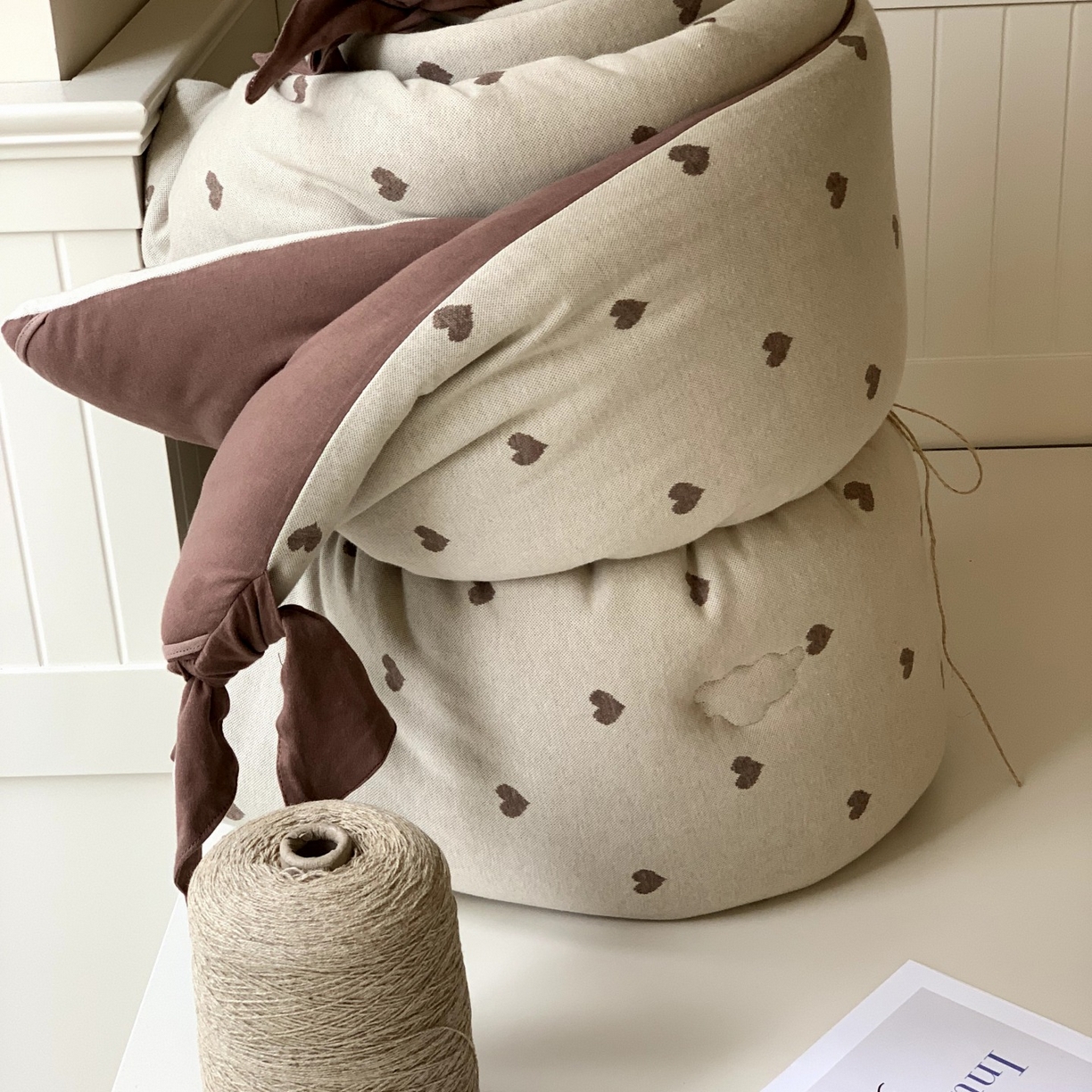 91家纺网 家纺一手货源 找家纺 汇庭 2025秋冬新款小耳朵色织春秋被子被芯系列 小甜心红