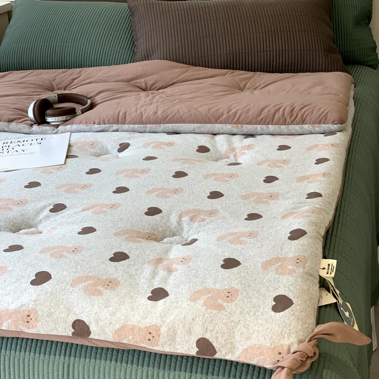 91家纺网 家纺一手货源 找家纺 汇庭 2025秋冬新款小耳朵色织春秋被子被芯系列 红宗小兔