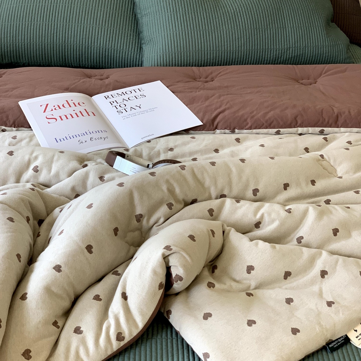 91家纺网 家纺一手货源 找家纺 汇庭 2025秋冬新款小耳朵色织春秋被子被芯系列 小甜心红