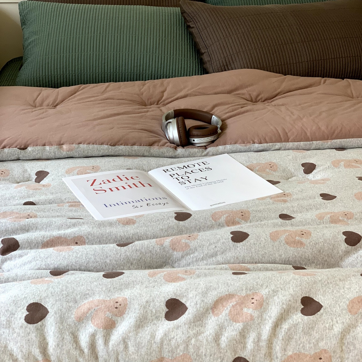 91家纺网 家纺一手货源 找家纺 汇庭 2025秋冬新款小耳朵色织春秋被子被芯系列 红宗小兔